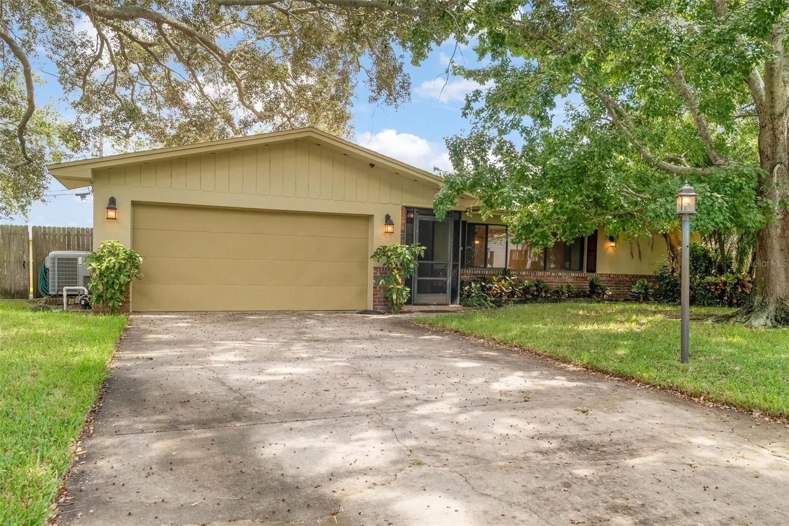 1353 VIEWTOP DR