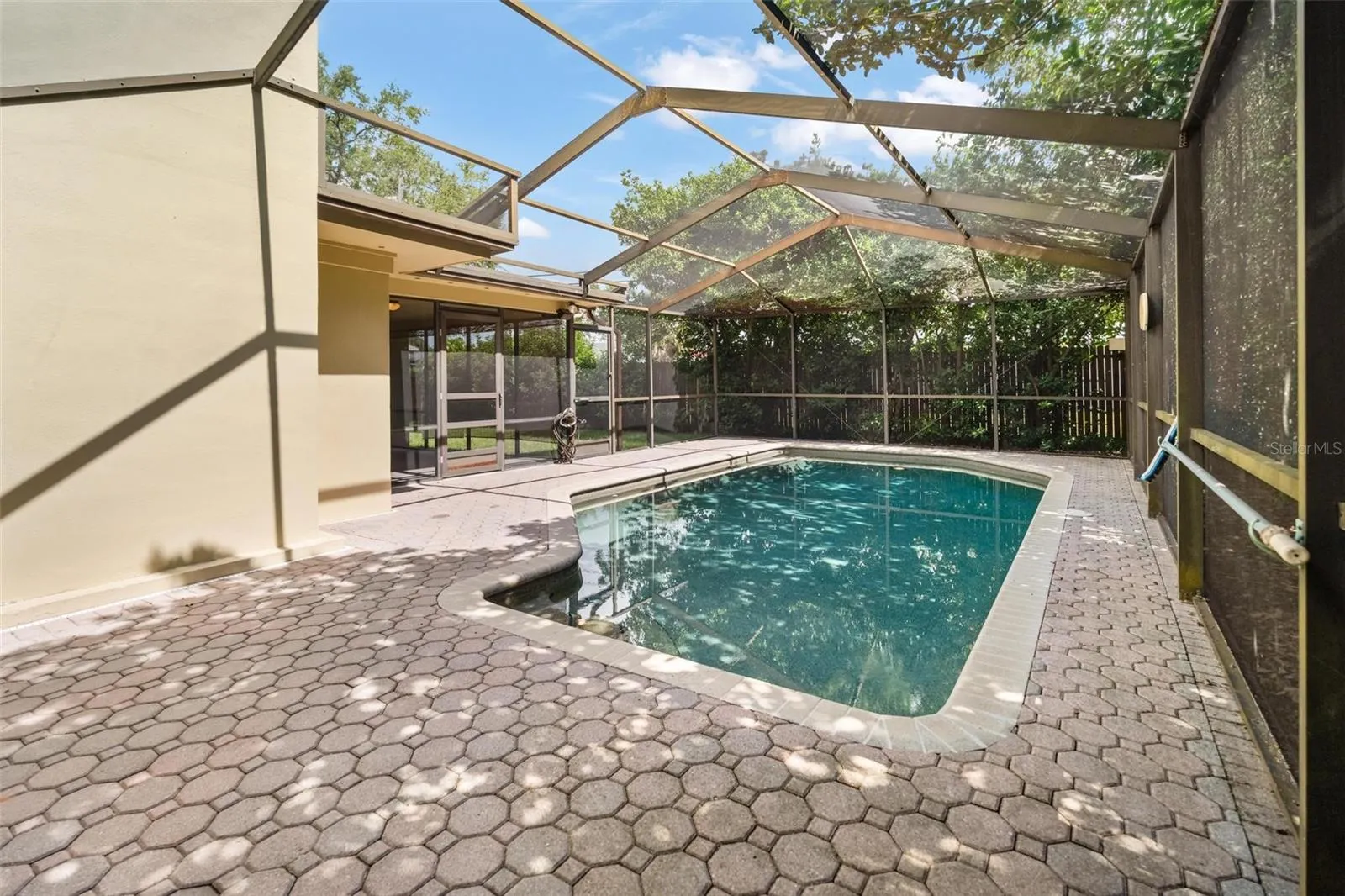 1353 VIEWTOP DR
