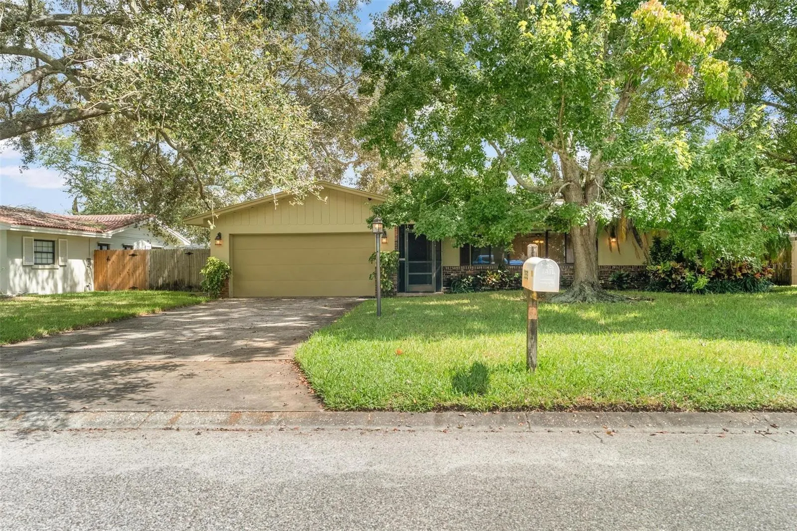1353 VIEWTOP DR