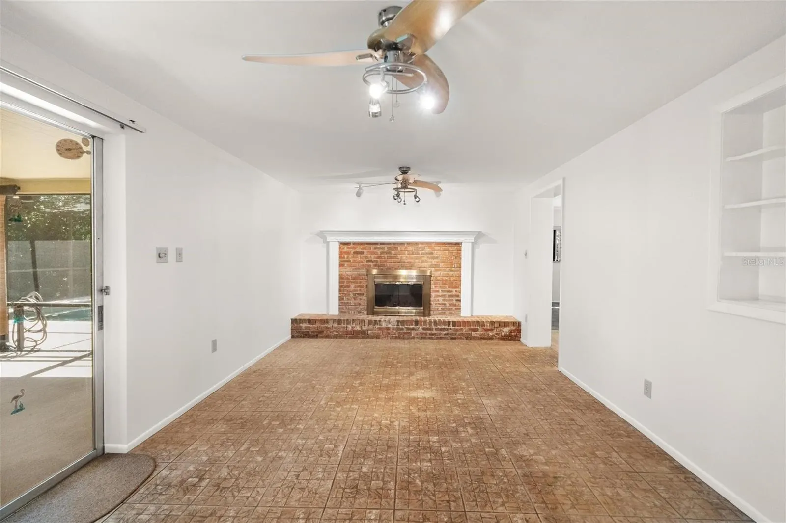 1353 VIEWTOP DR