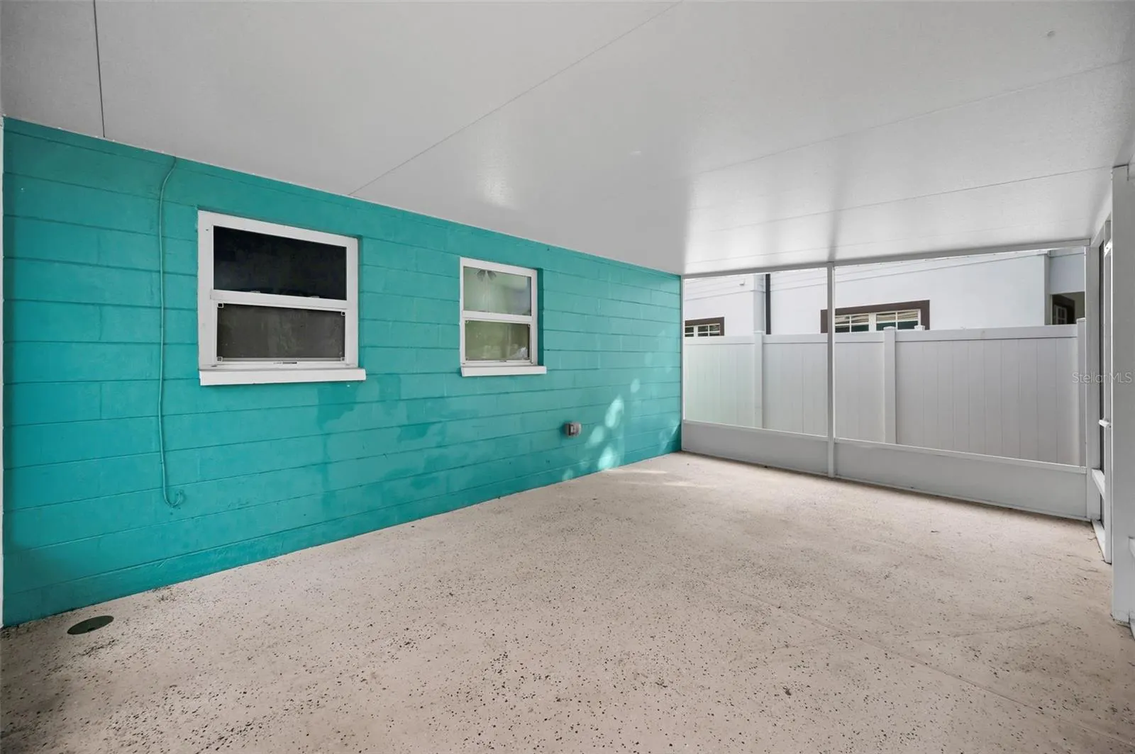 1115 CONANT AVE