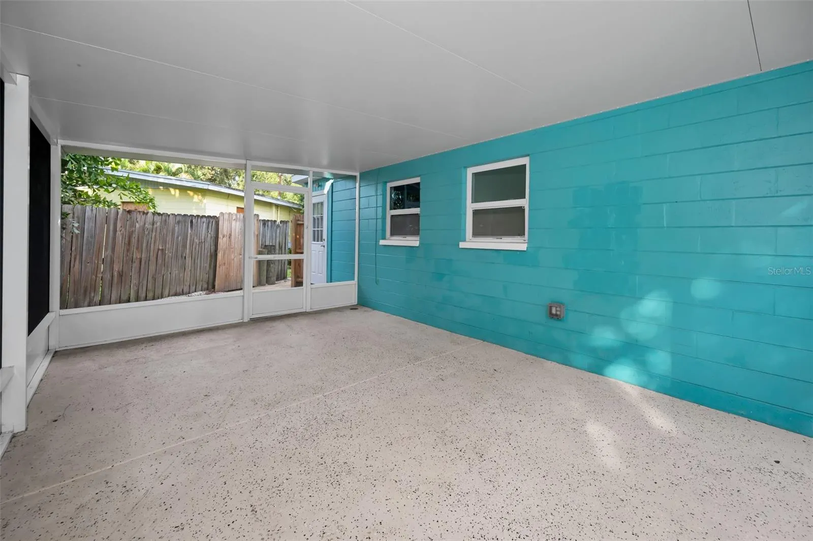 1115 CONANT AVE