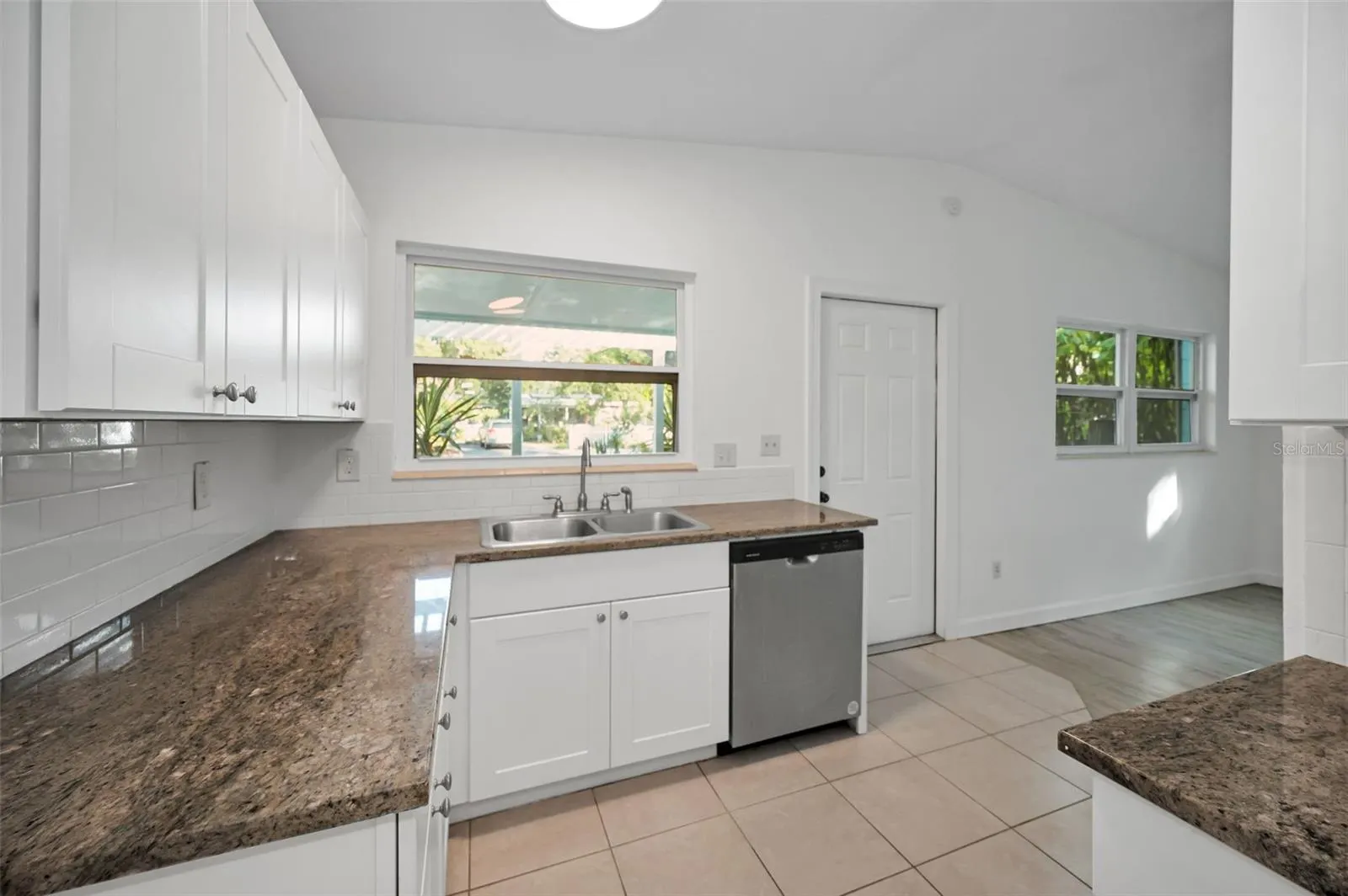 1115 CONANT AVE