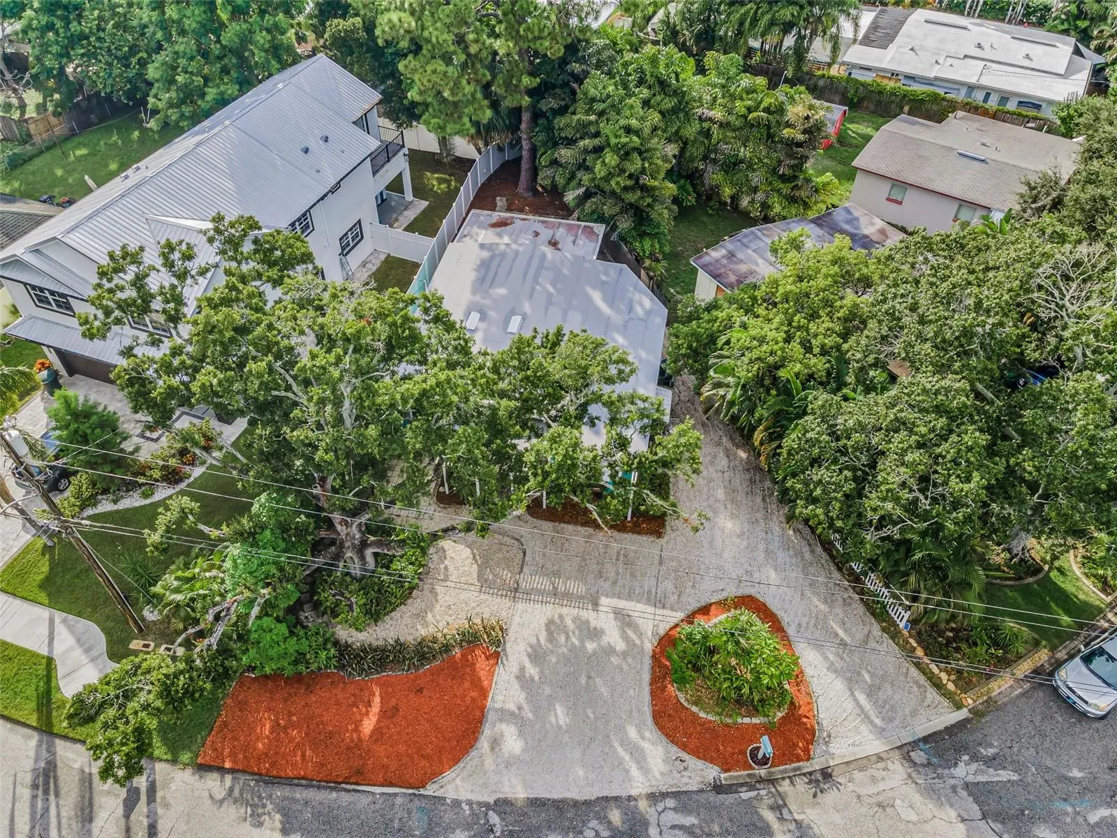 1115 CONANT AVE