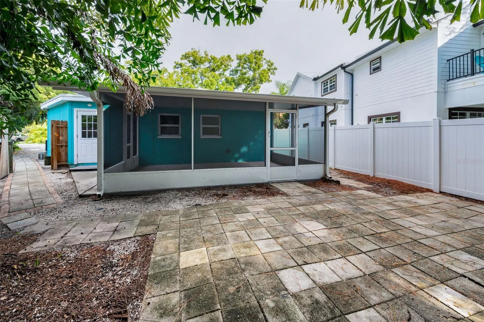 1115 CONANT AVE