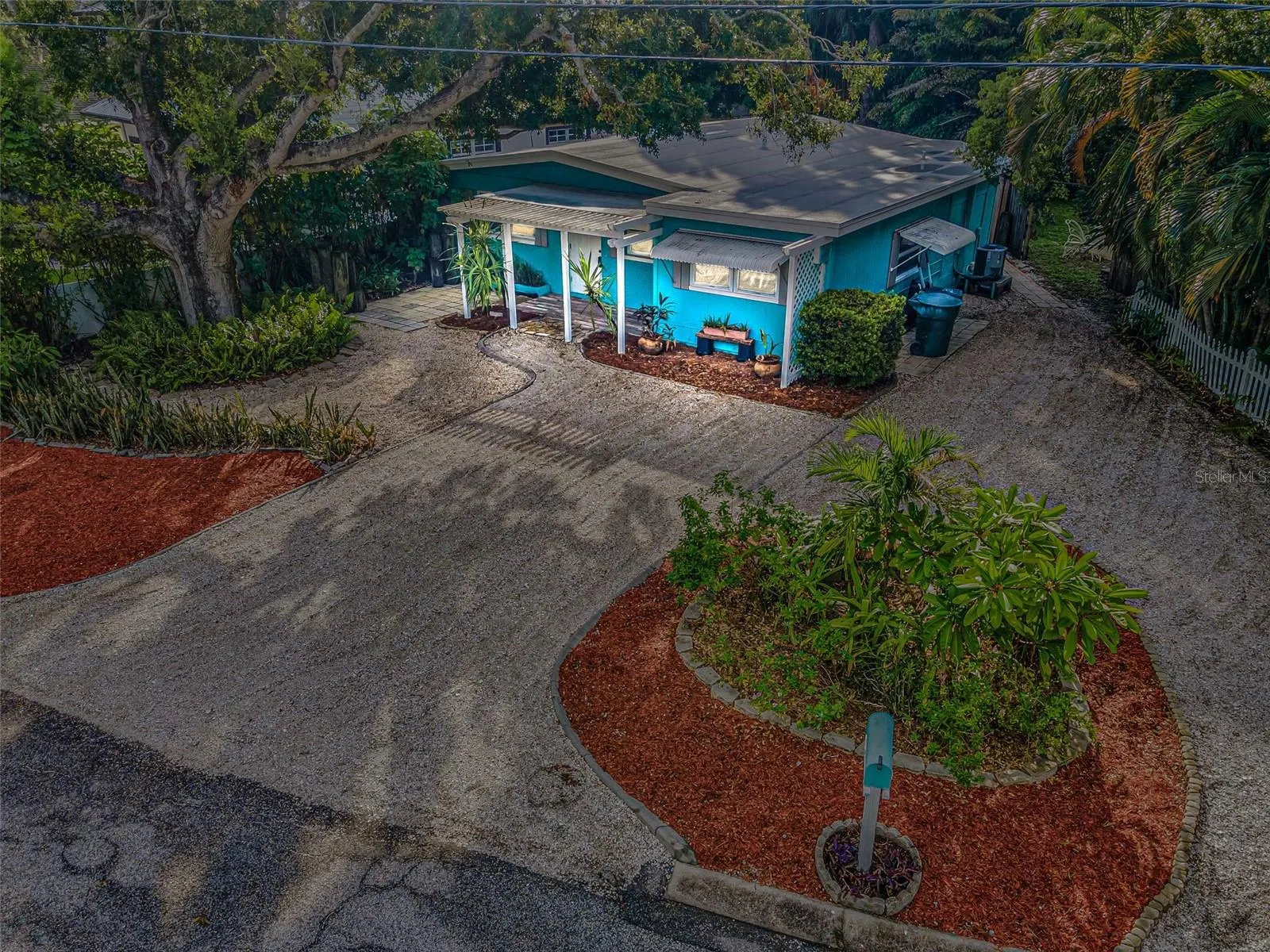 1115 CONANT AVE