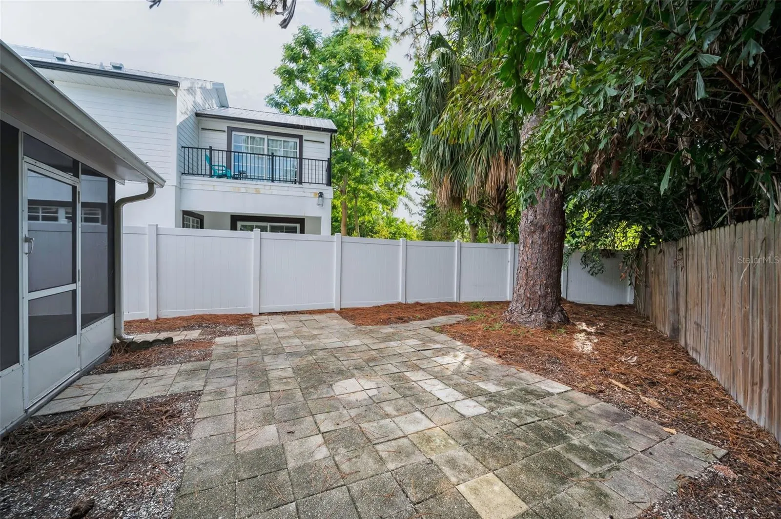1115 CONANT AVE