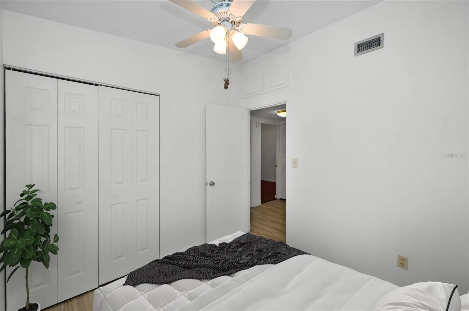 1115 CONANT AVE