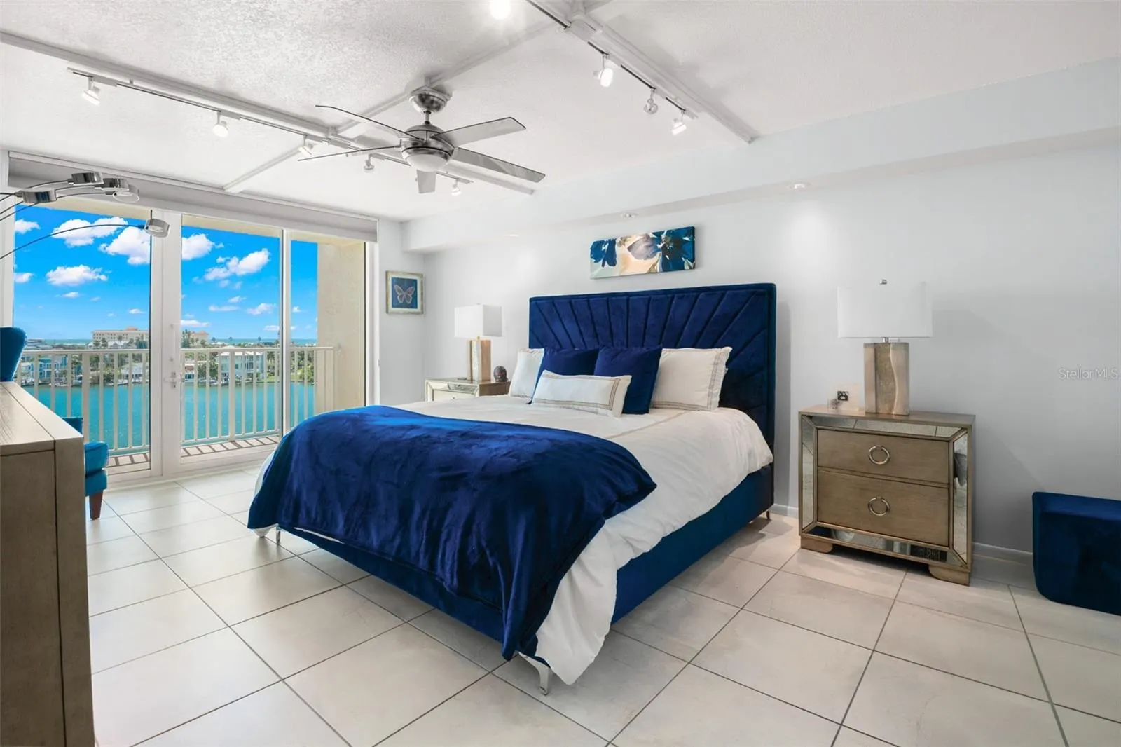 736 ISLAND WAY #604, #604