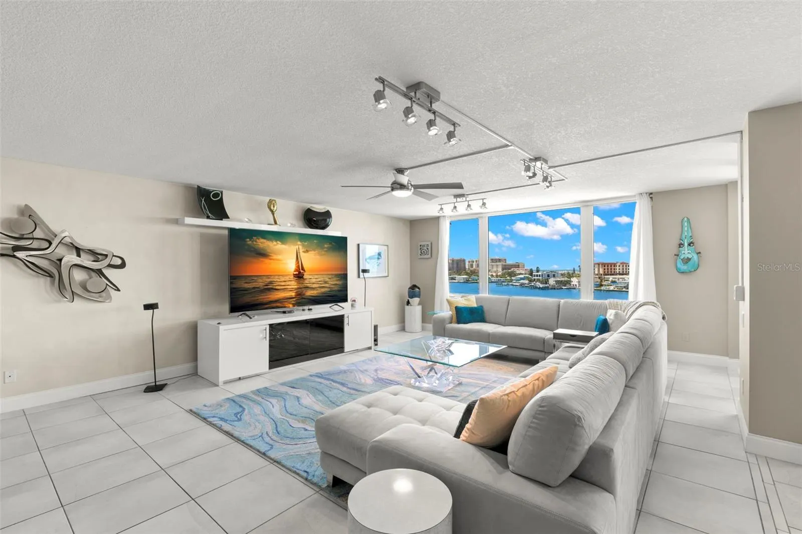 736 ISLAND WAY #604, #604