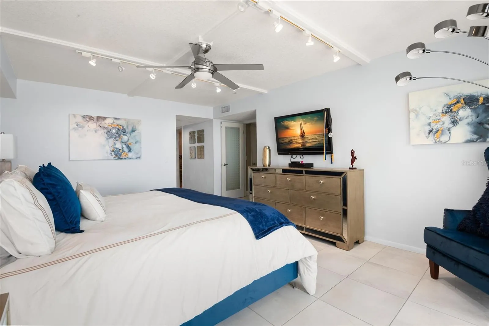736 ISLAND WAY #604, #604