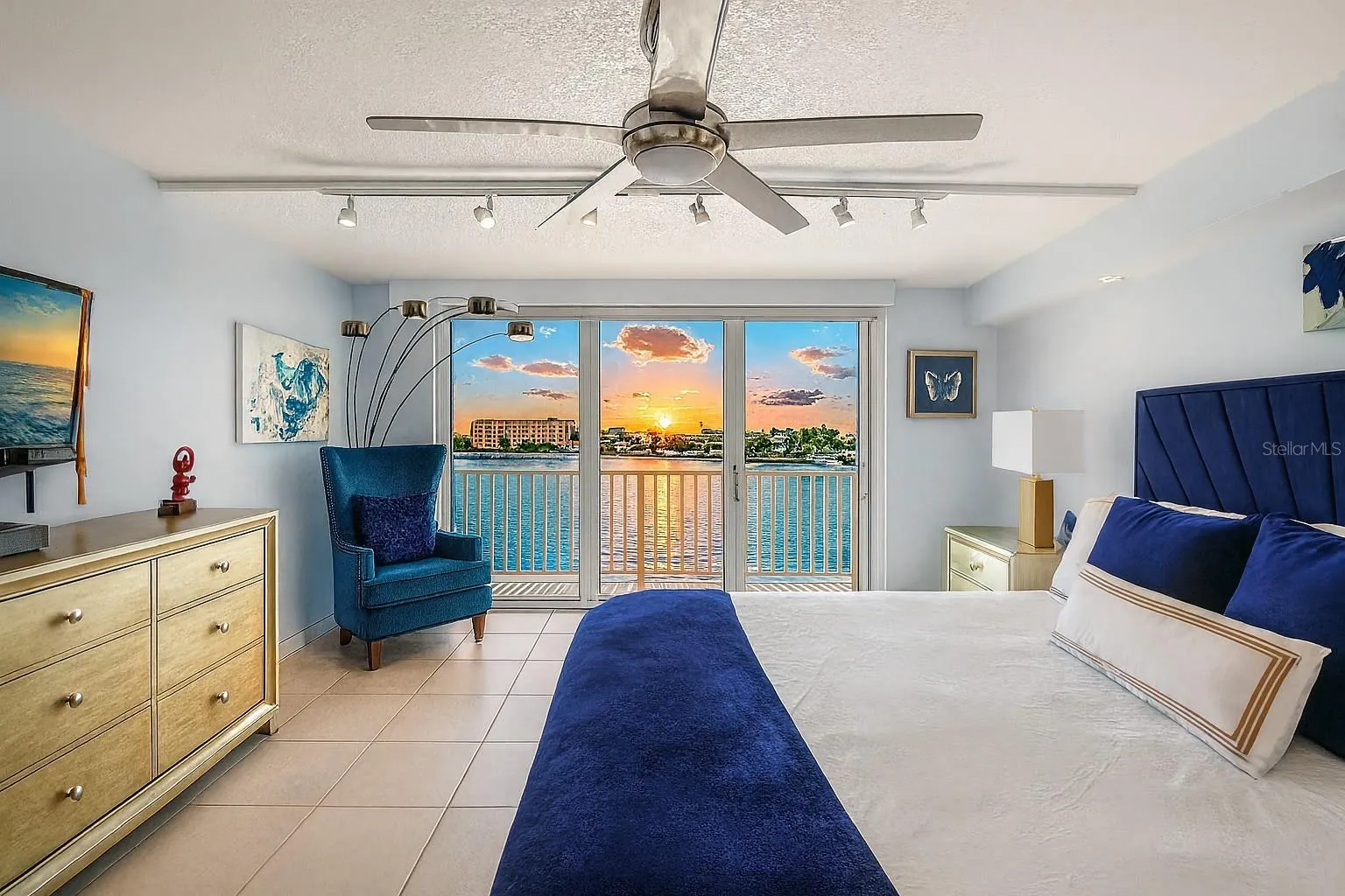 736 ISLAND WAY #604, #604