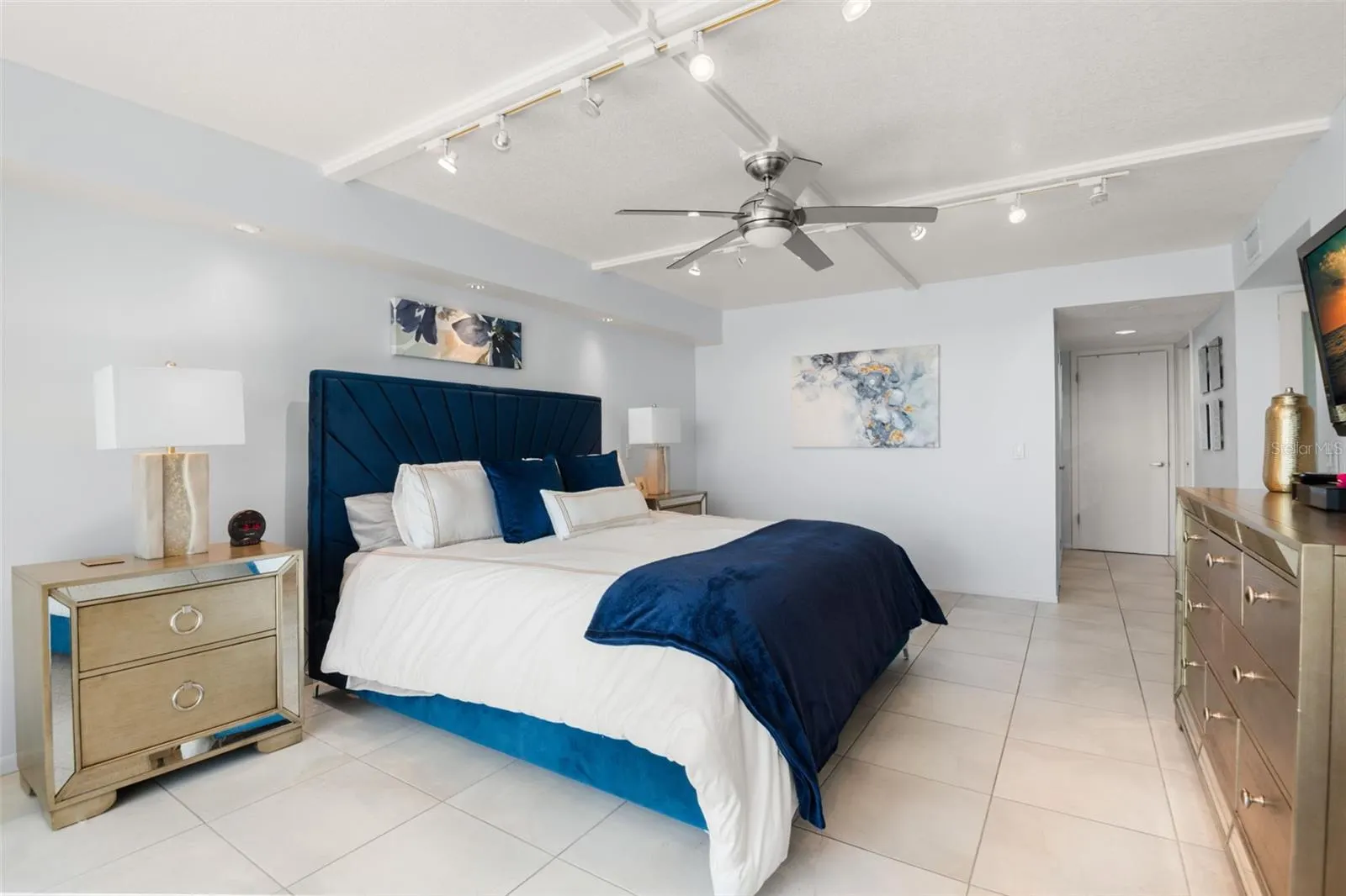 736 ISLAND WAY #604, #604