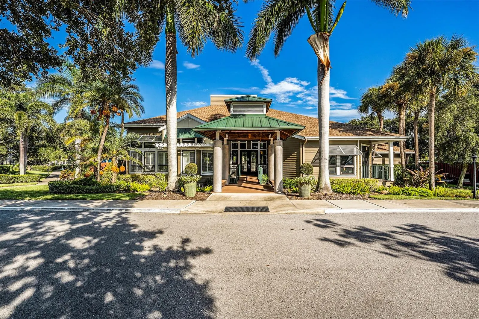 1001 SPOONTAIL CT