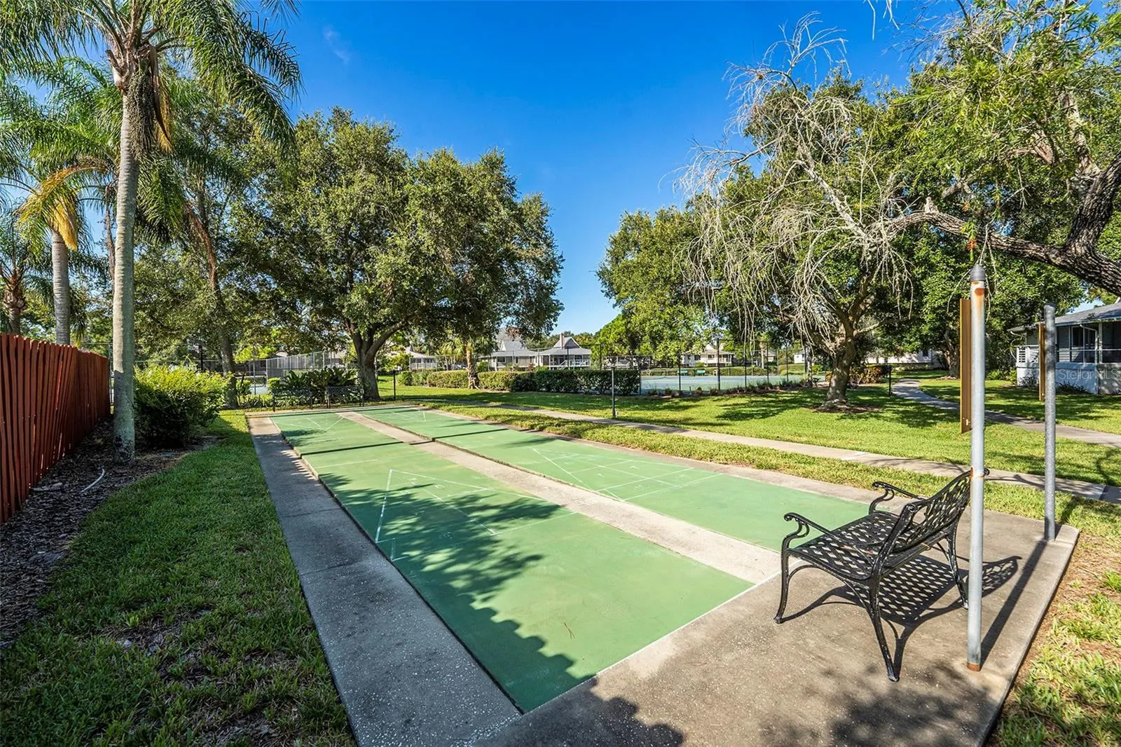 1001 SPOONTAIL CT