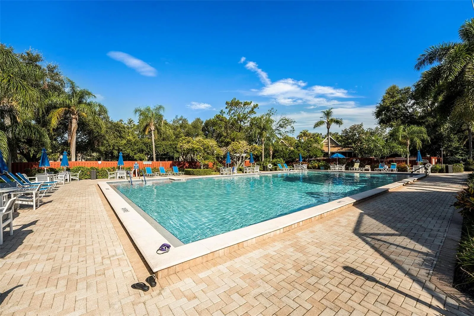 1001 SPOONTAIL CT
