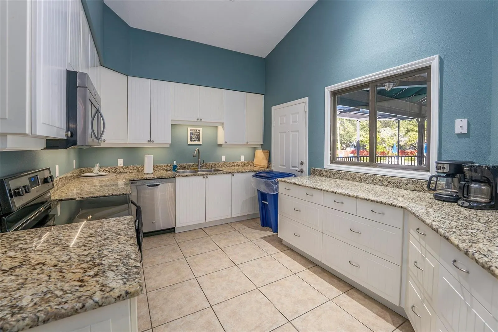 1001 SPOONTAIL CT