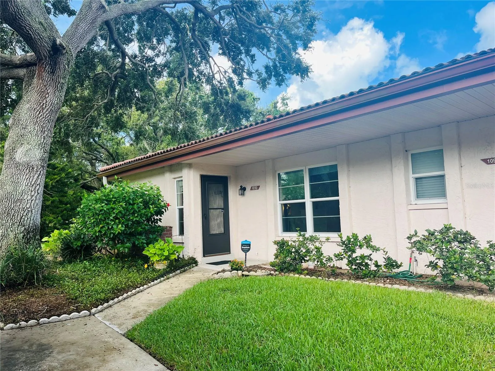 1090 MONTROSE PL #1701, #1701
