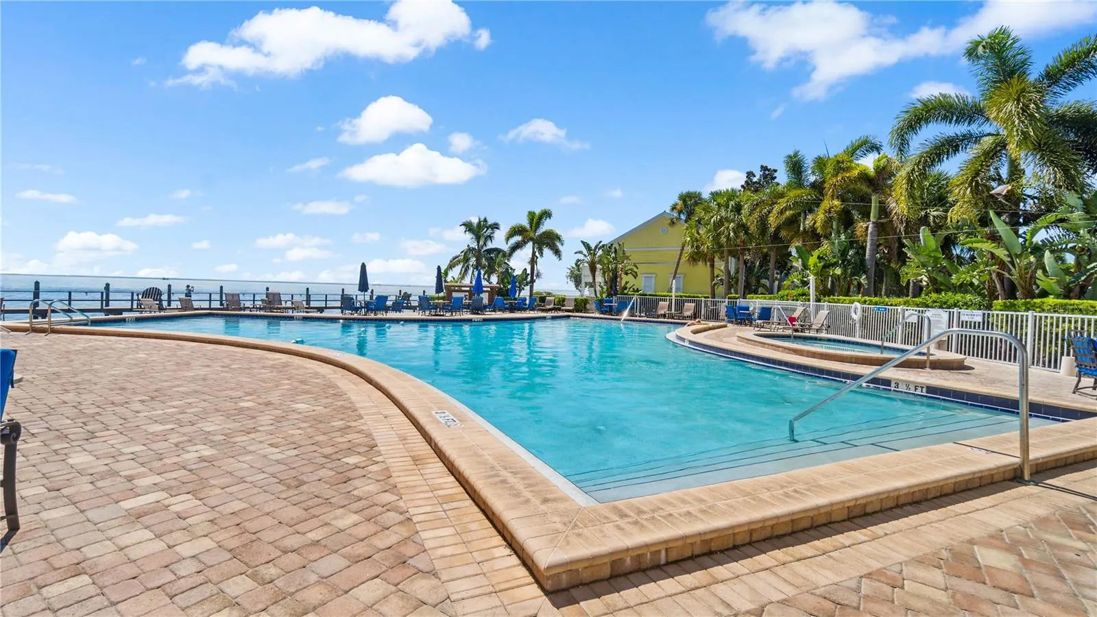 4974 COQUINA KEY DR SE