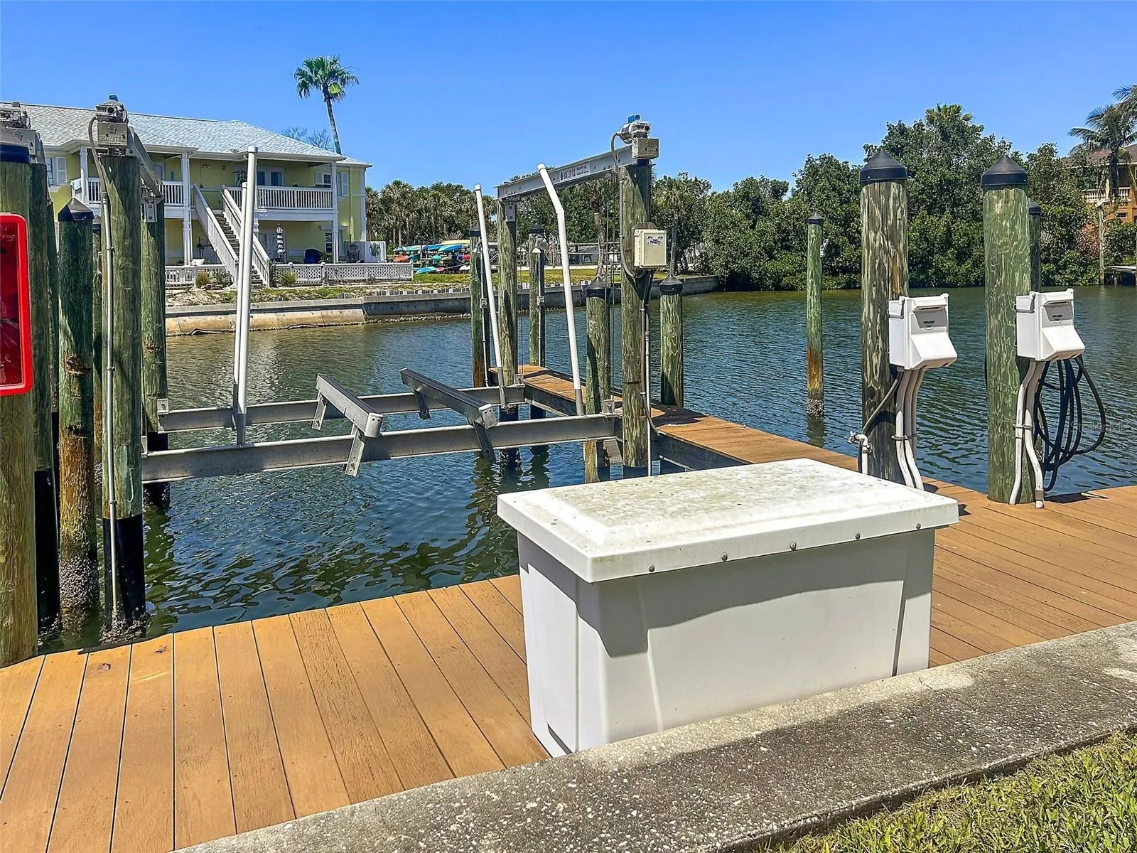 4974 COQUINA KEY DR SE