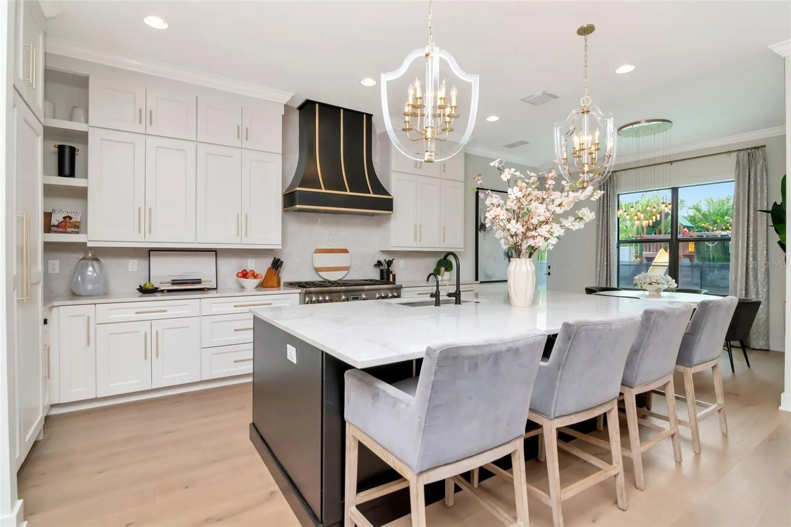 4111 -a W SWANN AVE