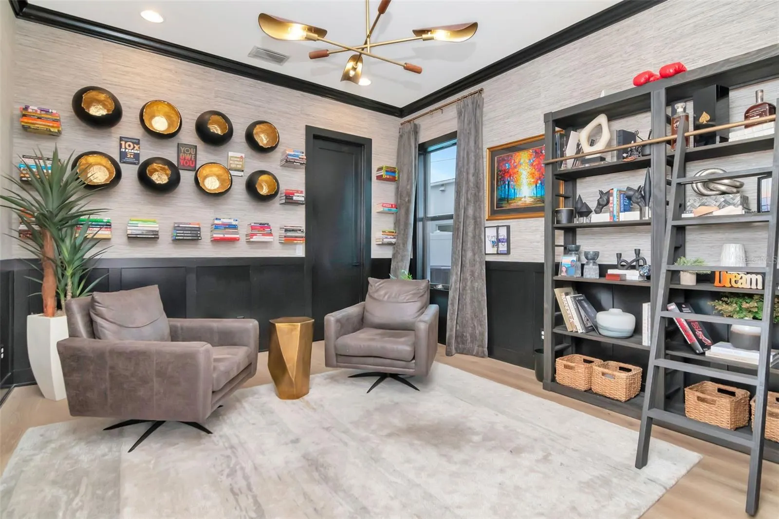 4111 -a W SWANN AVE