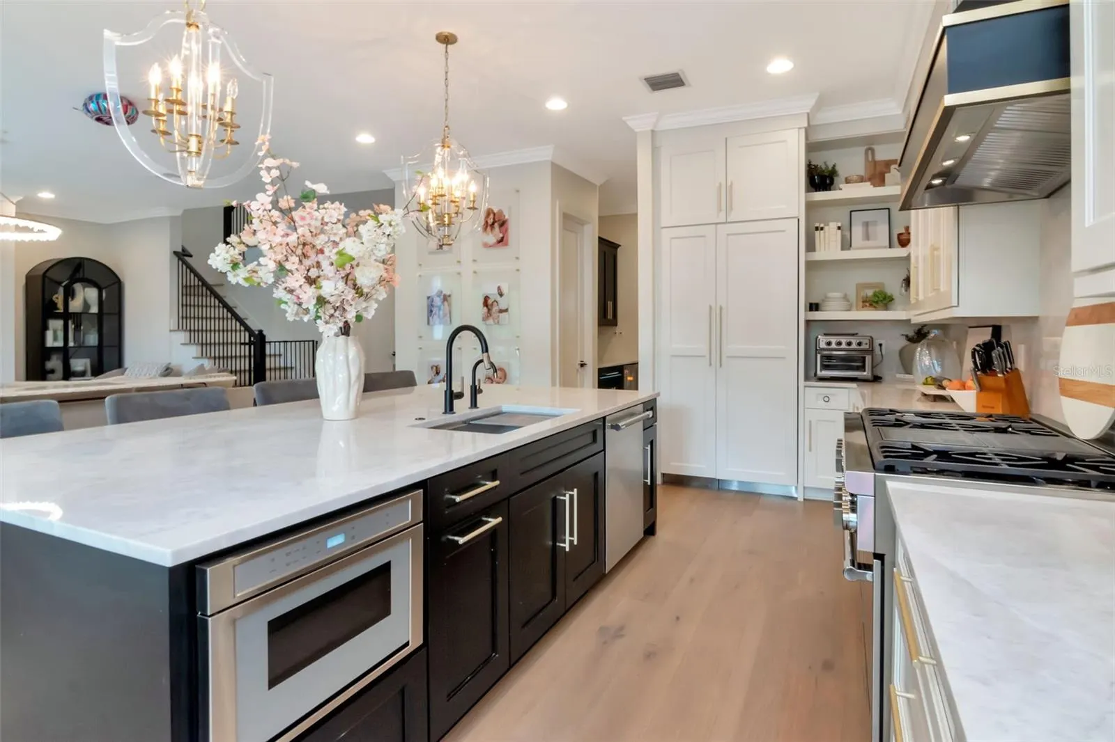 4111 -a W SWANN AVE