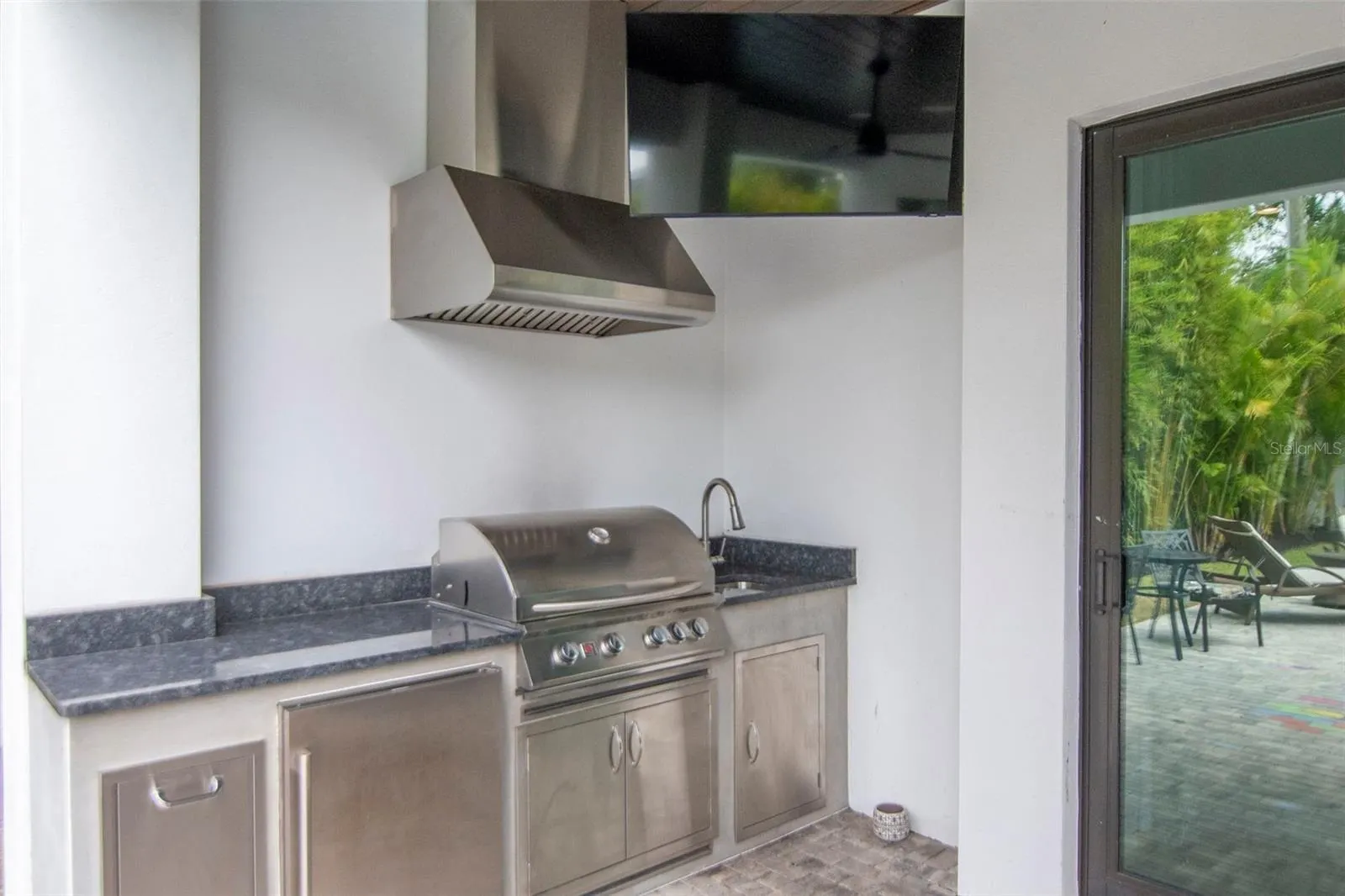 4111 -a W SWANN AVE