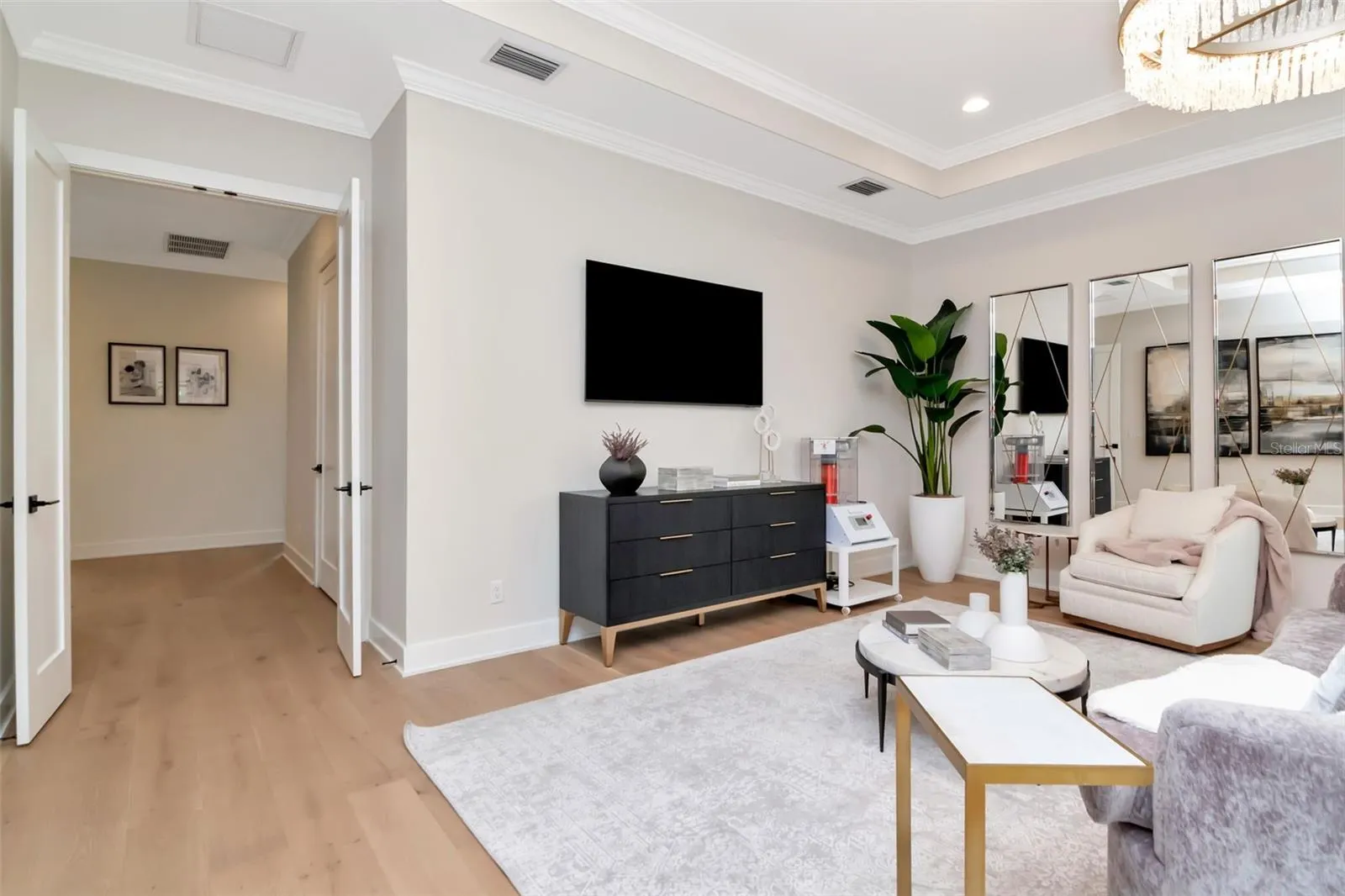 4111 -a W SWANN AVE