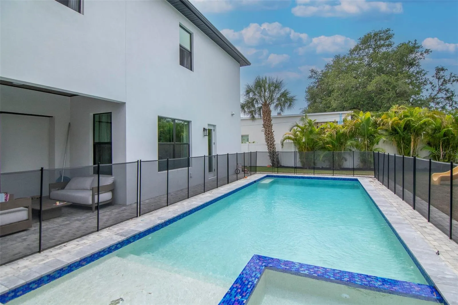 4111 -a W SWANN AVE