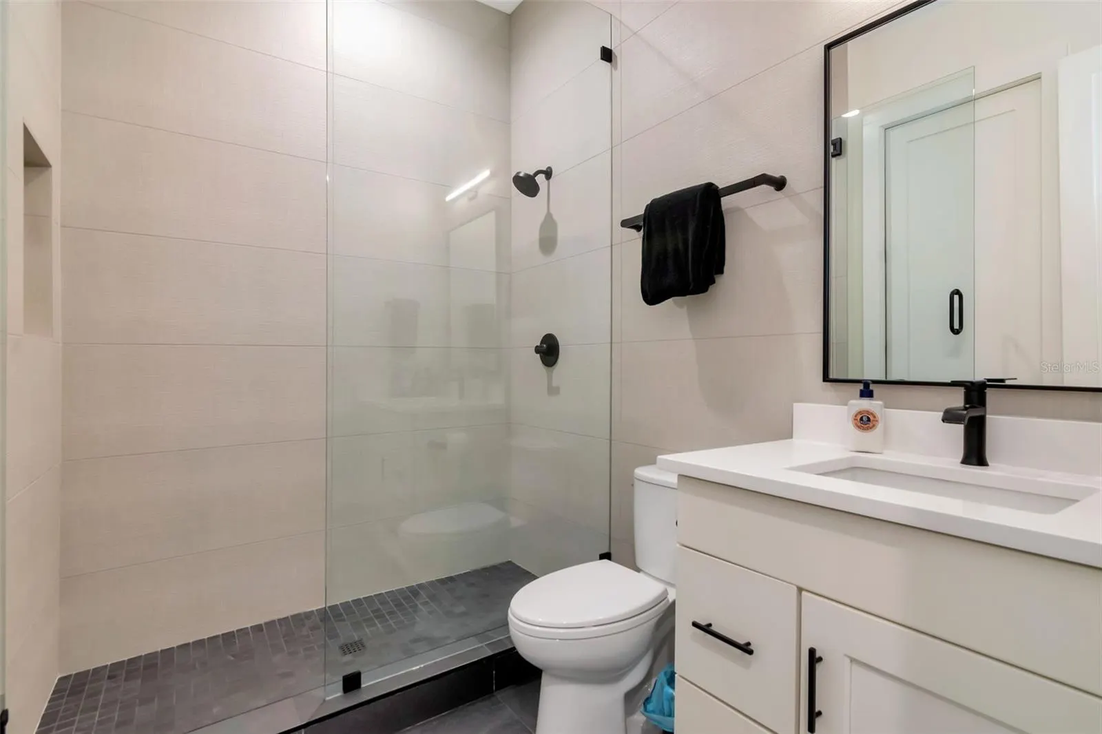 4111 -a W SWANN AVE
