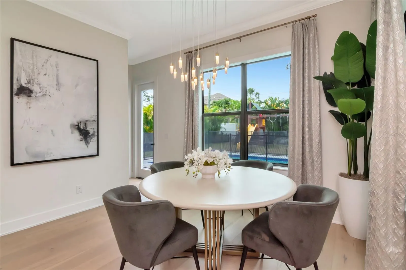 4111 -a W SWANN AVE