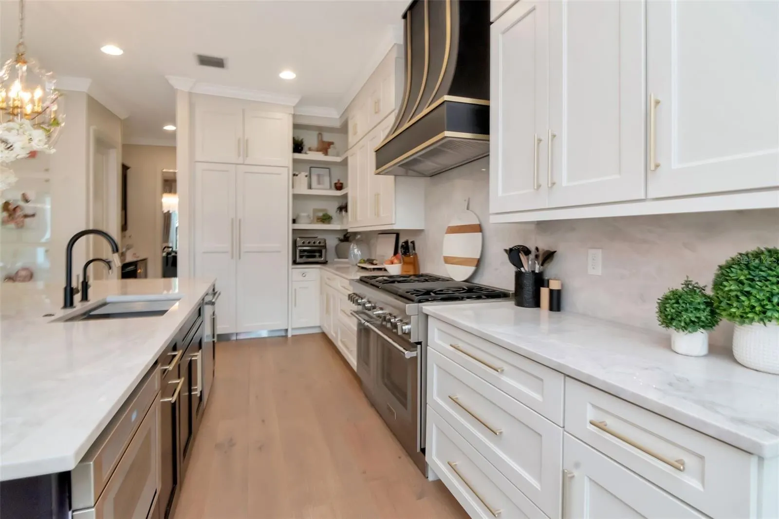 4111 -a W SWANN AVE