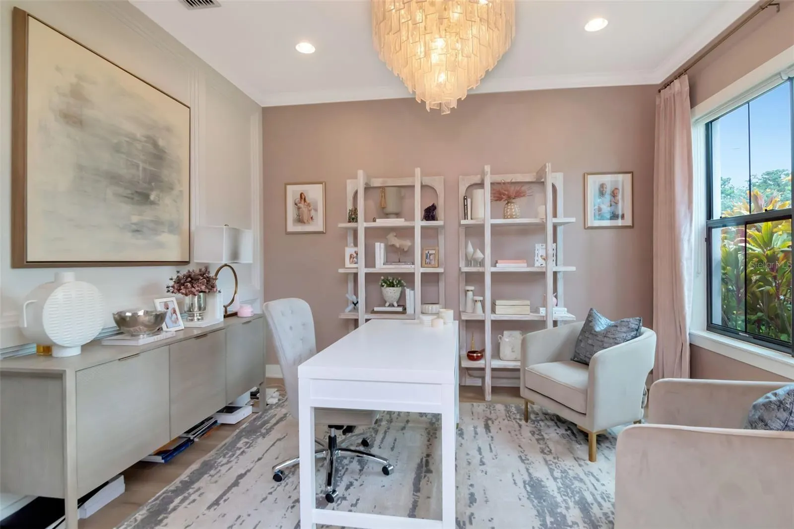 4111 -a W SWANN AVE