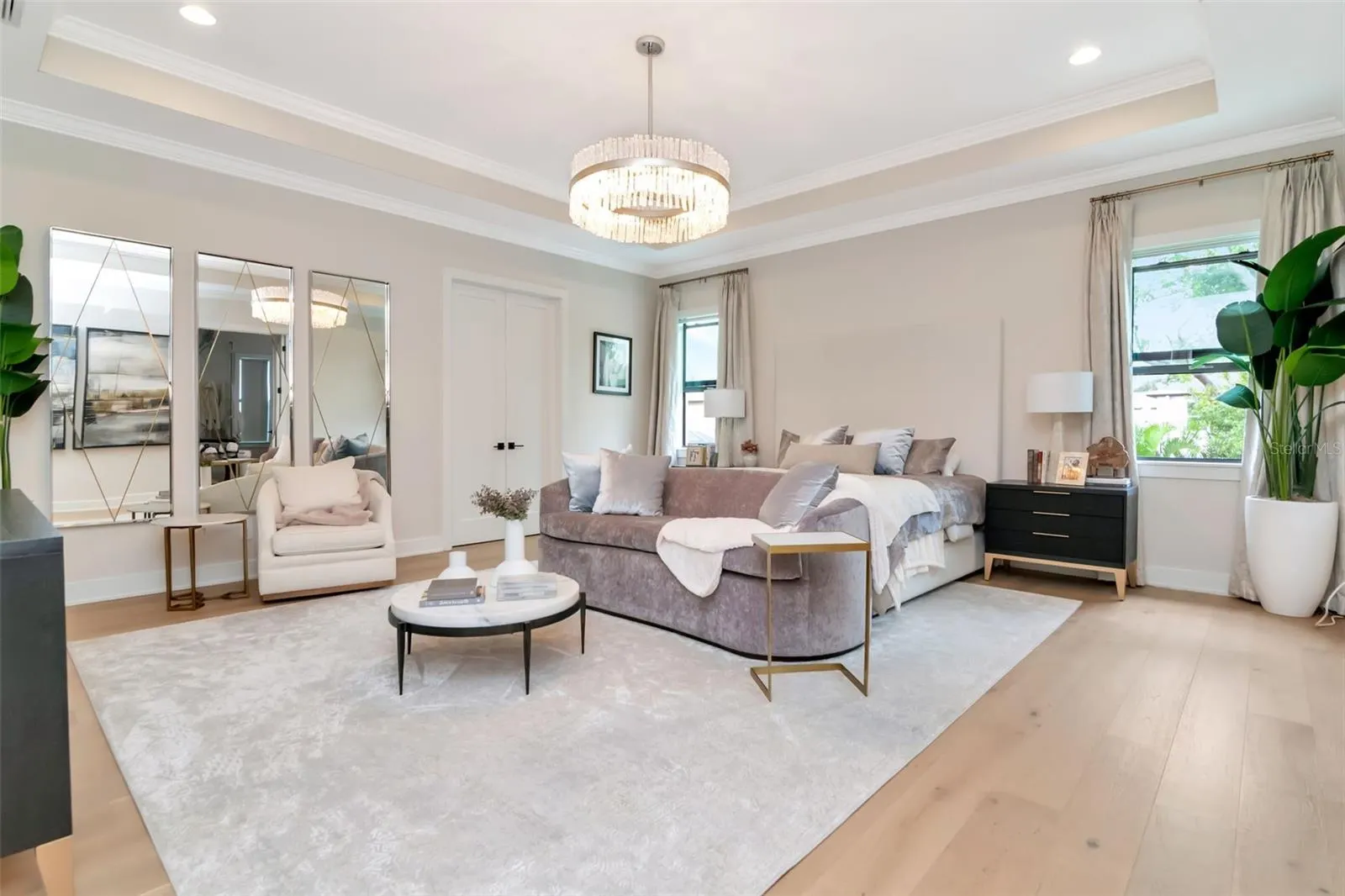 4111 -a W SWANN AVE