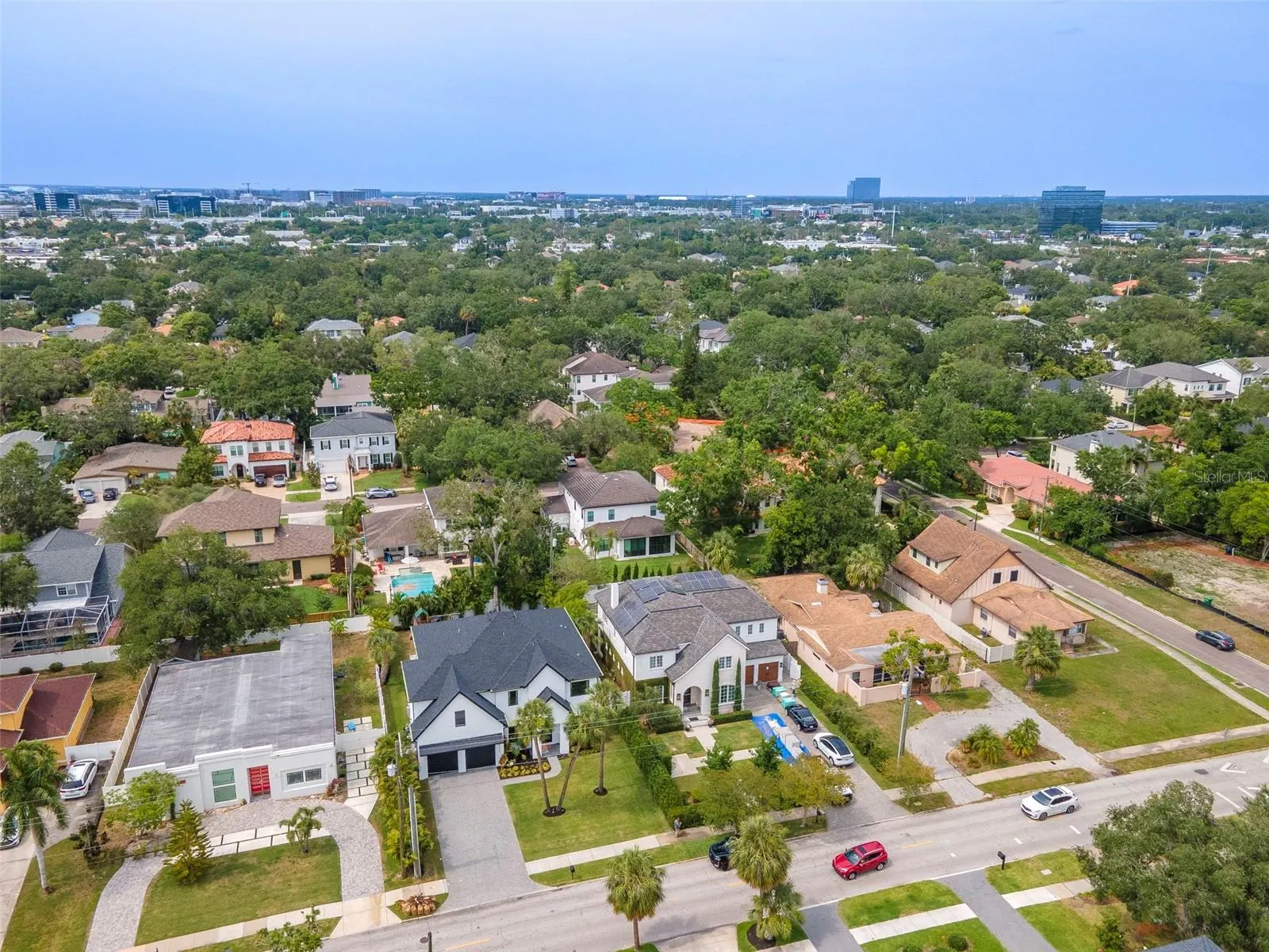 4111 -a W SWANN AVE