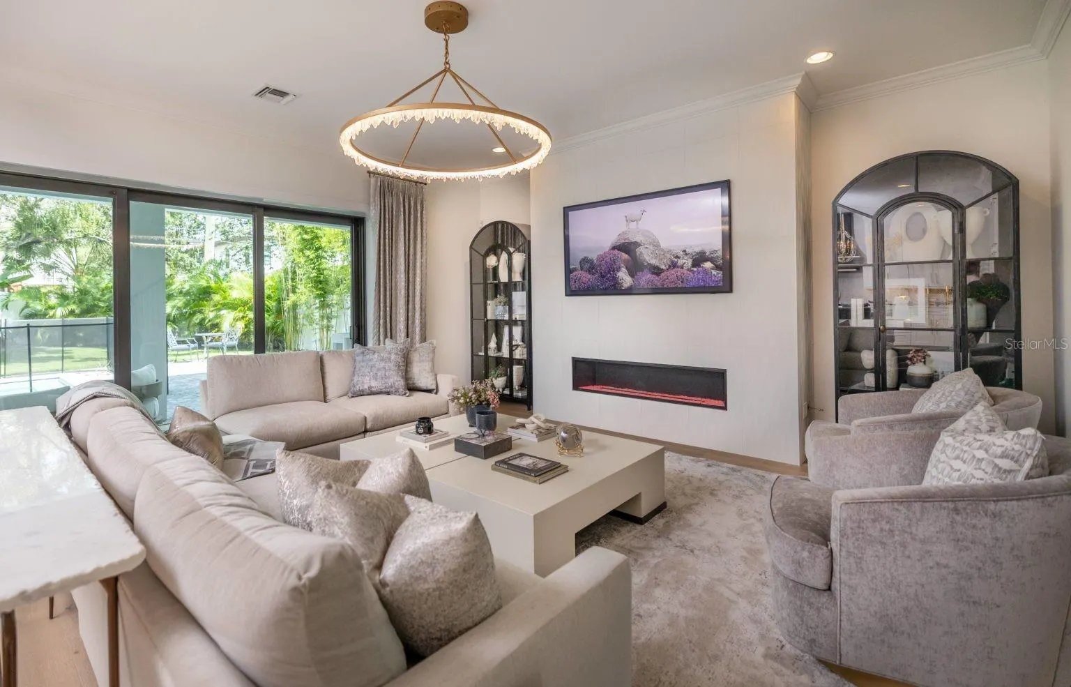 4111 -a W SWANN AVE