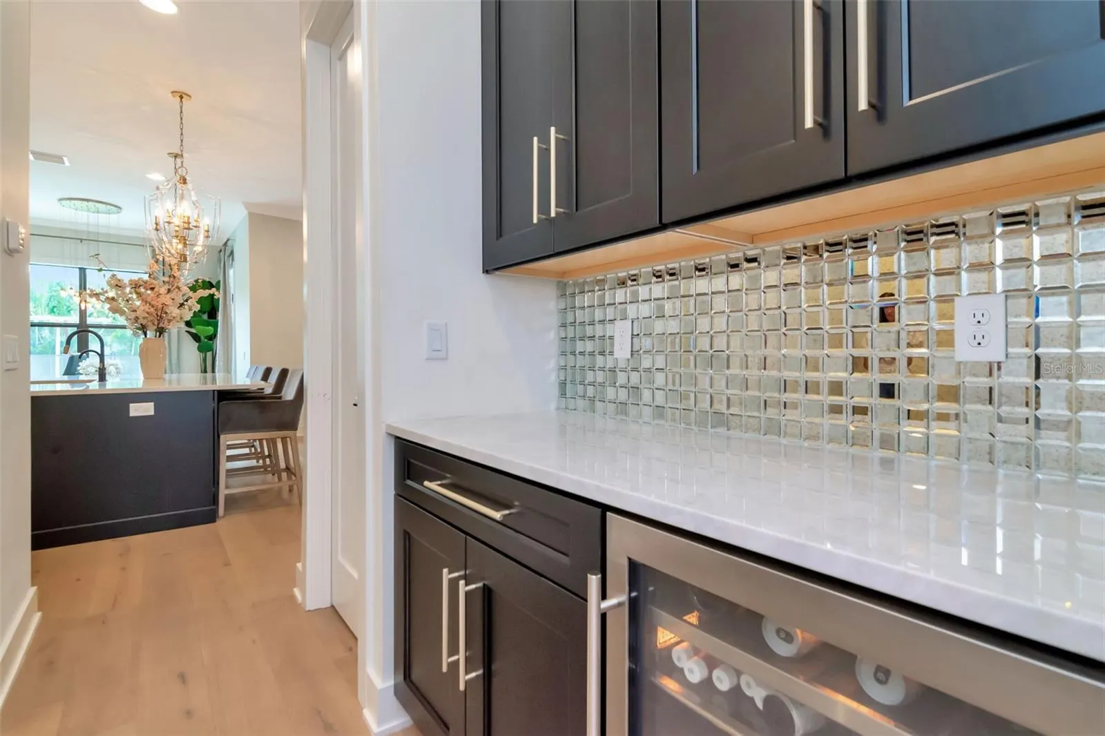 4111 -a W SWANN AVE