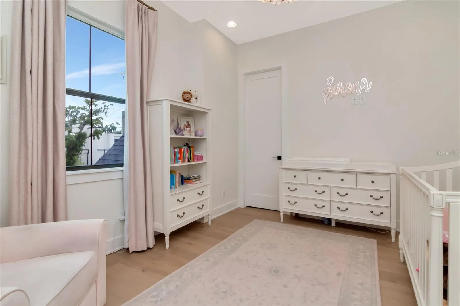 4111 -a W SWANN AVE
