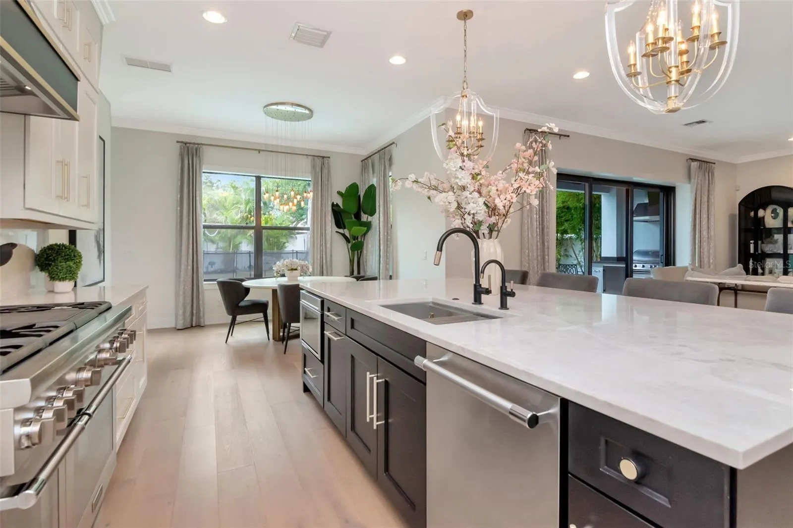 4111 -a W SWANN AVE