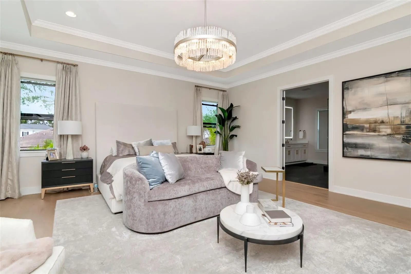 4111 -a W SWANN AVE