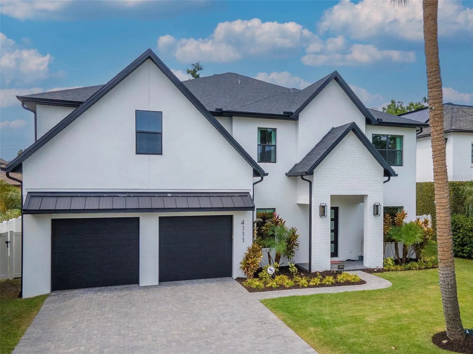 4111 -a W SWANN AVE