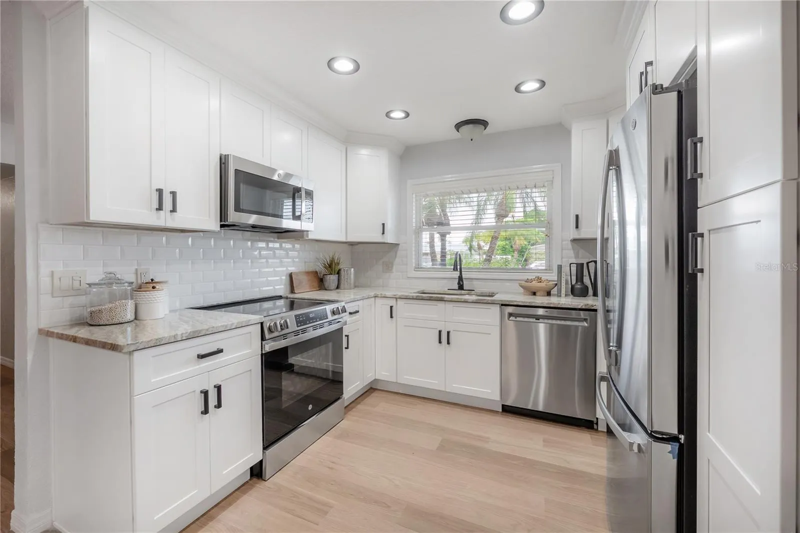 3935 W EDEN ROC CIR