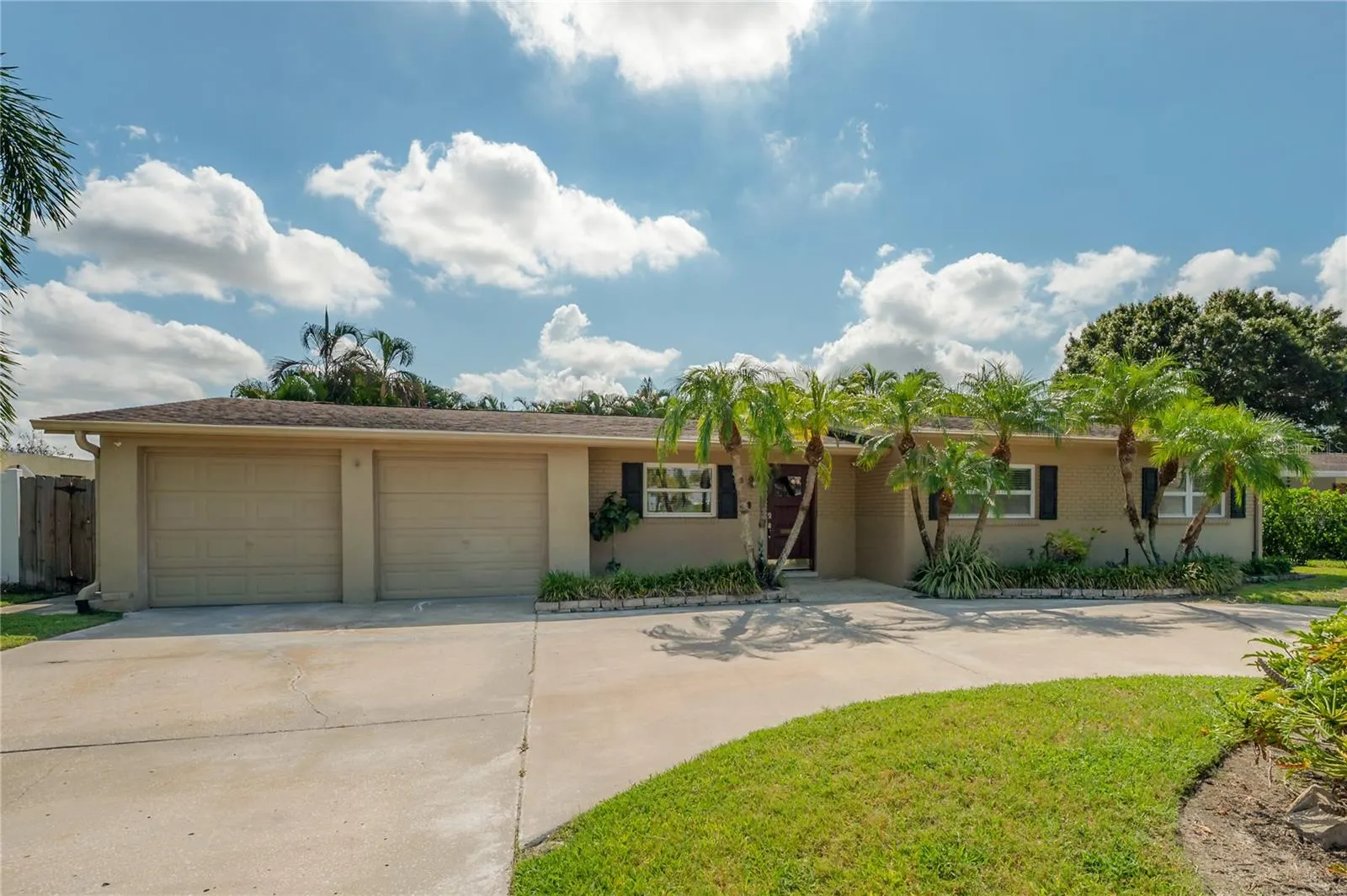 3935 W EDEN ROC CIR
