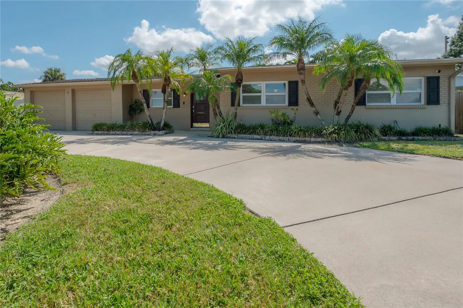 3935 W EDEN ROC CIR
