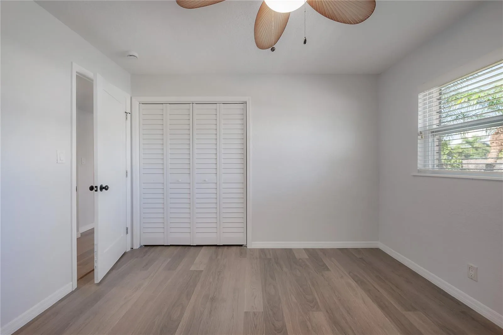 3935 W EDEN ROC CIR