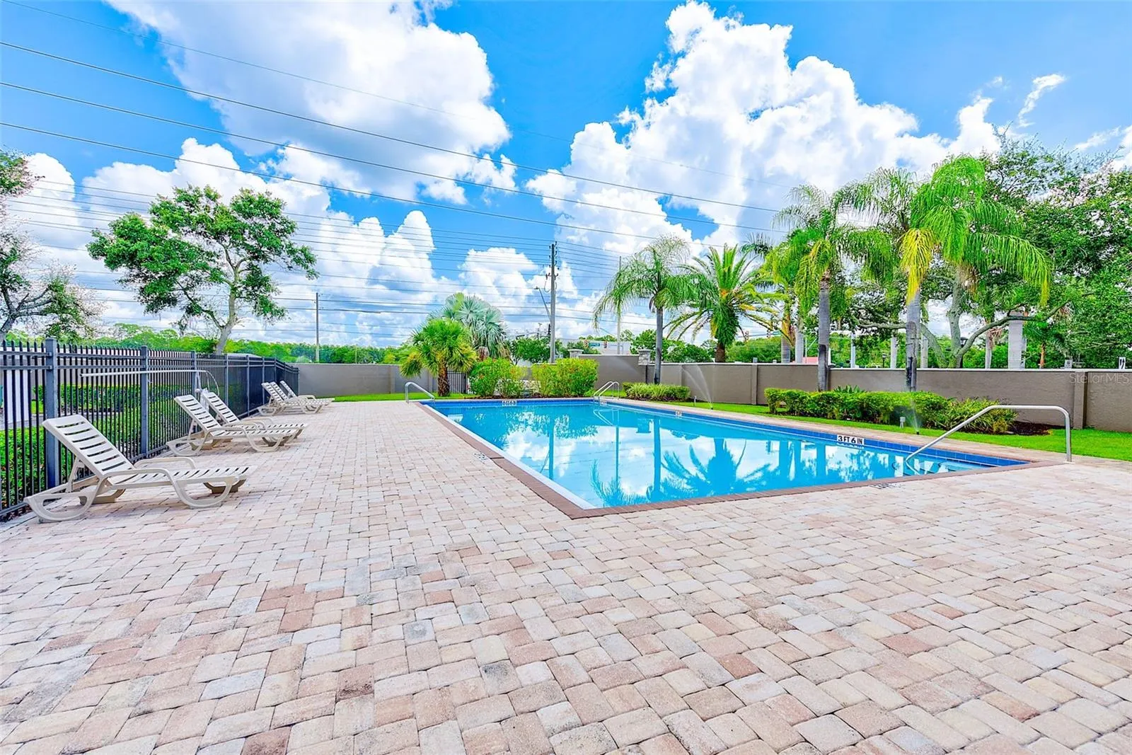 1630 GRAY BARK DR