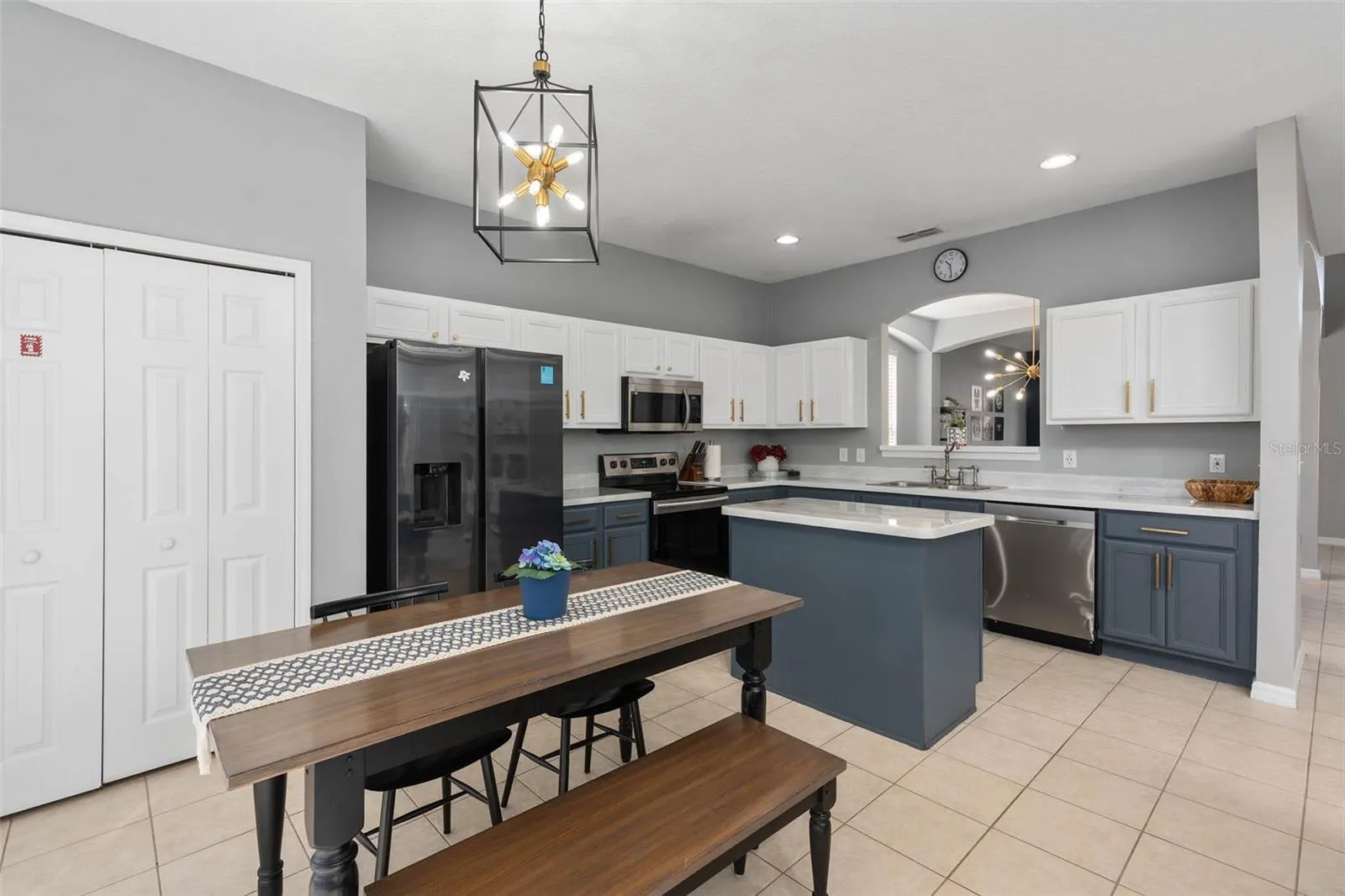 248 CARRERA AVE