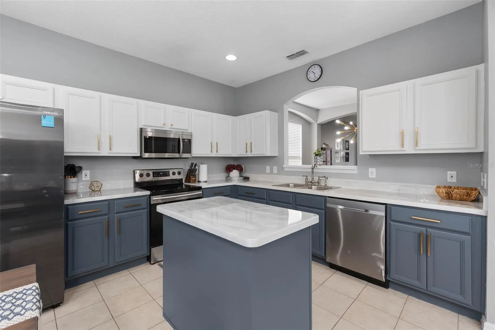 248 CARRERA AVE