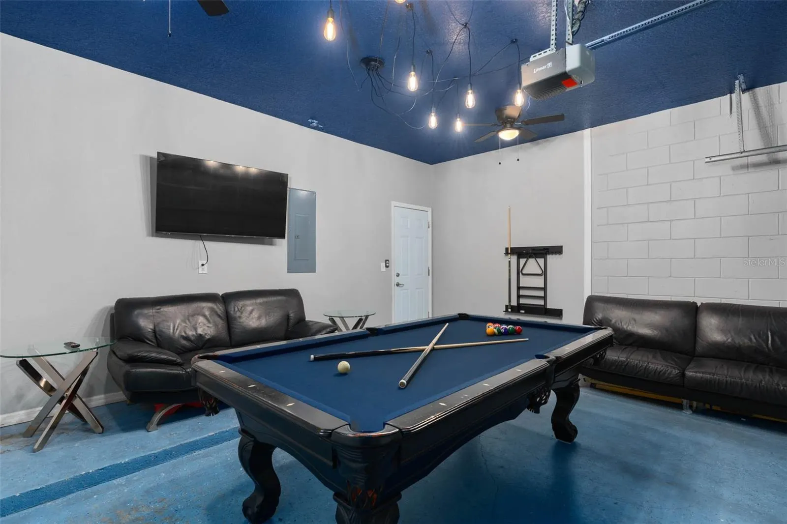 248 CARRERA AVE